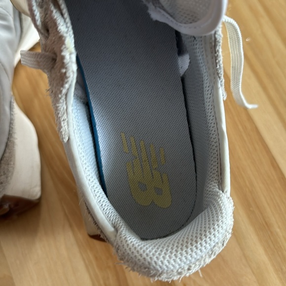 New Balance 327 like new shoes size 8.5 women’s - Picture 6 of 7